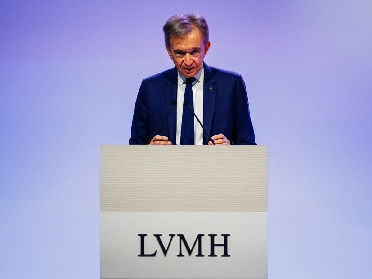 Contre l’État ingérant en économie, Bernard Arnault dénonce les interventions d’Emmanuel Macron et s’en prend violemment aux médias.