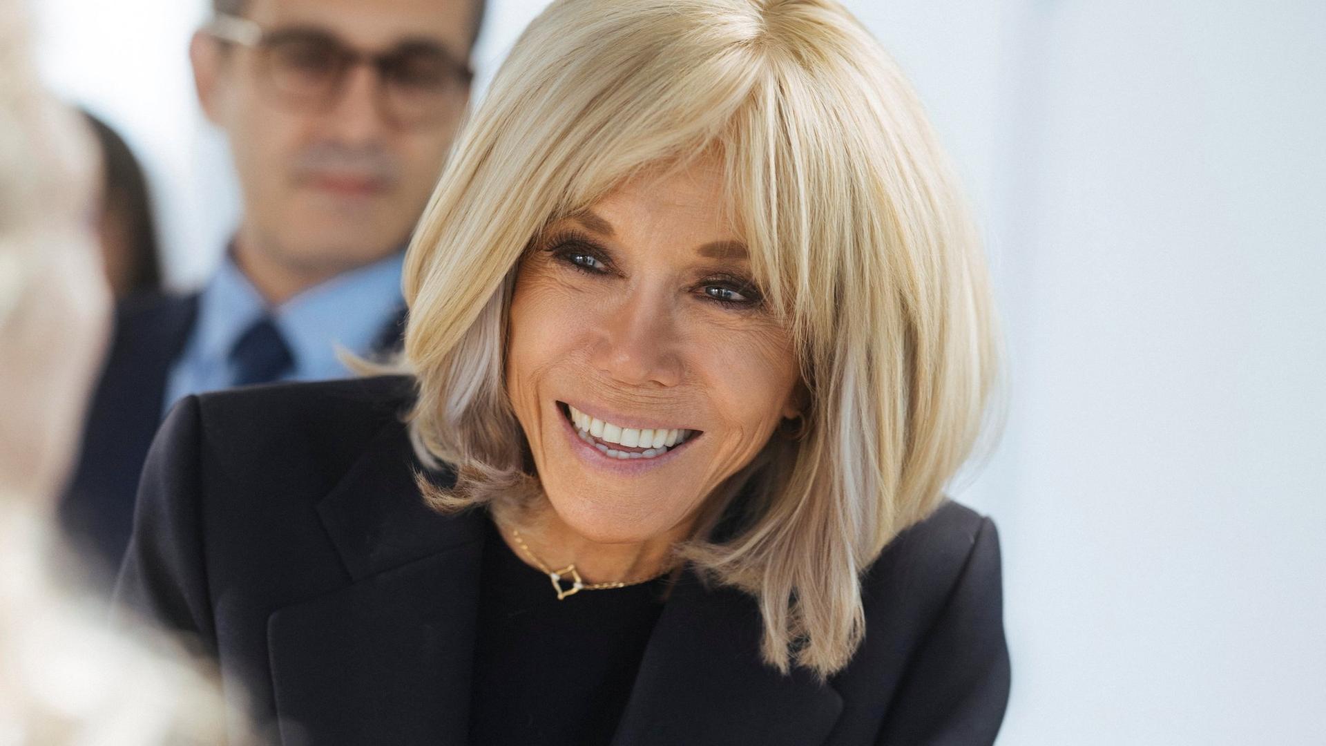 Brigitte Macron : Une vie sans fin dans l’enseignement ?