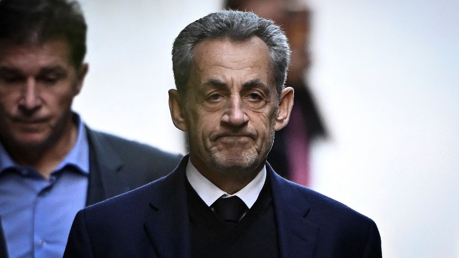 Nicolas Sarkozy incarcéré à la Santé : une humiliation pour l’élite corrompue